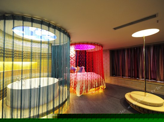 浪漫星空冲浪间