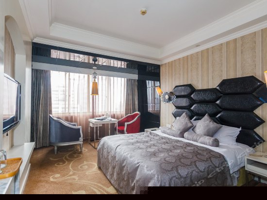 行政大床房(带电脑)