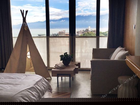 最美洱海阳台海景家庭房