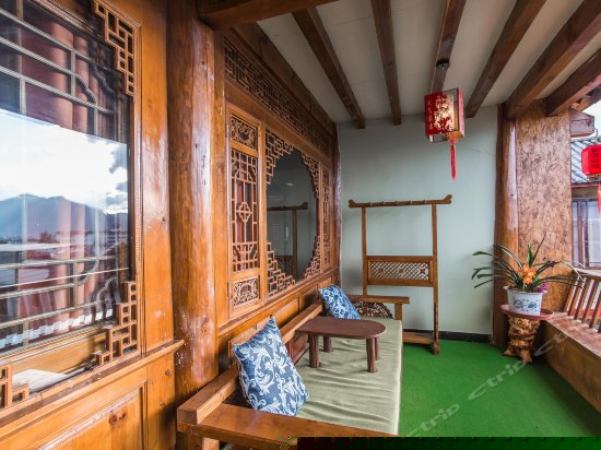 雪山景观阳台龙凤床