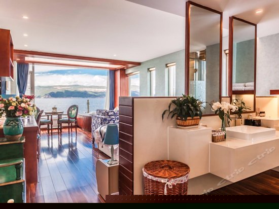 玫瑰绽放双海景豪华房