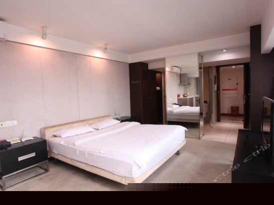 至尊豪华大床房(中宾)