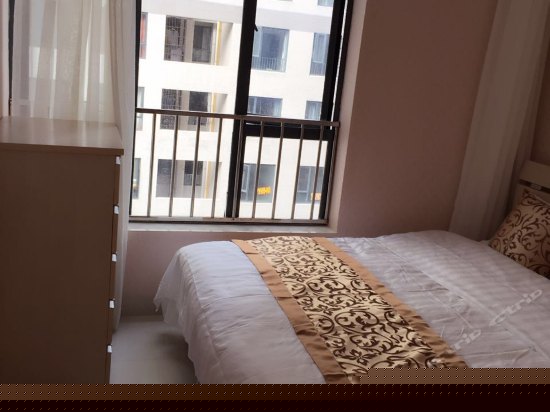 浪漫假日阳台园景一房一厅