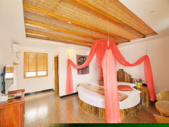 浪漫唯美圆床房