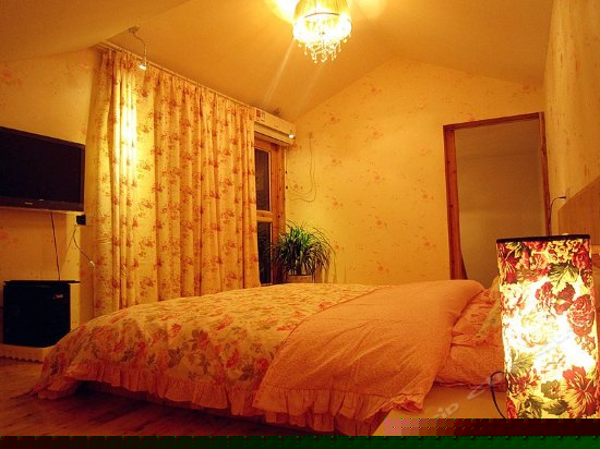 故里复式阁楼大床房