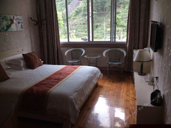 七号豪华大床房