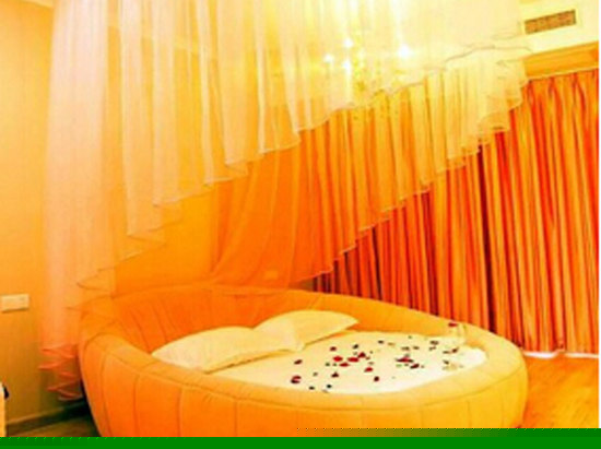 数码情侣圆床房