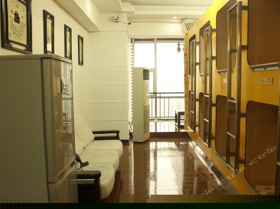 经济十人舱位间