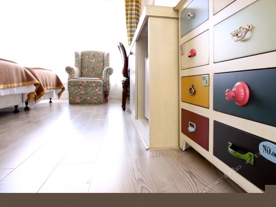 柠檬树休闲温馨亲子房