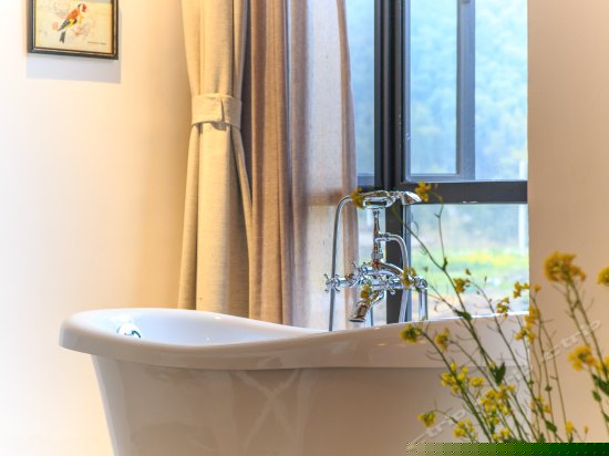 云间楼浪漫大床房