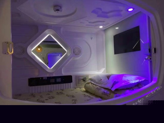 豪华太空舱八人间