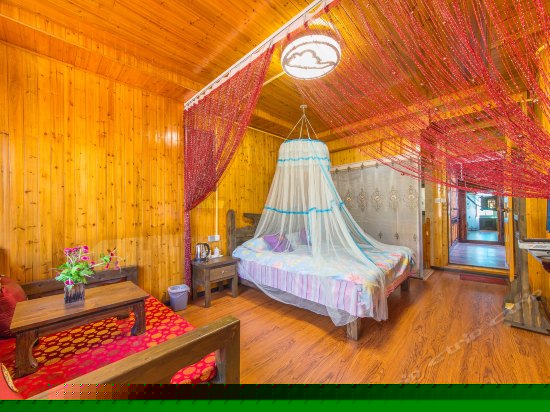 二楼豪华大床房