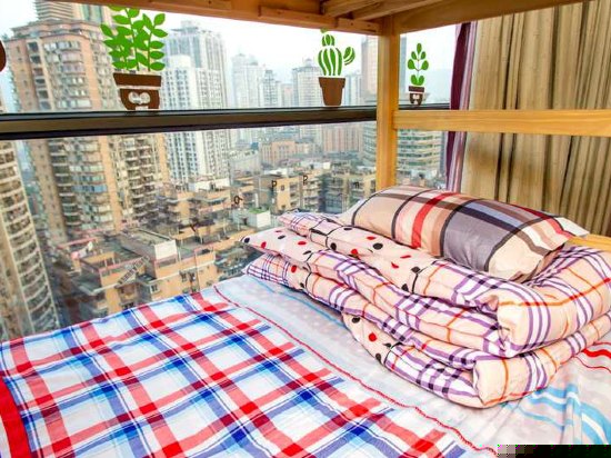 男生四人间床位