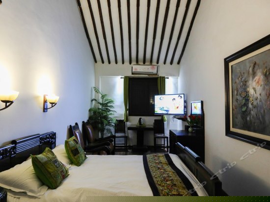 豪华宽敞大床房