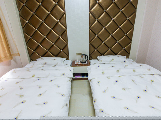 飘窗电脑双人房