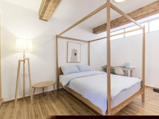 原木清新架子床房