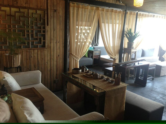 伊人小筑（临湖套间）