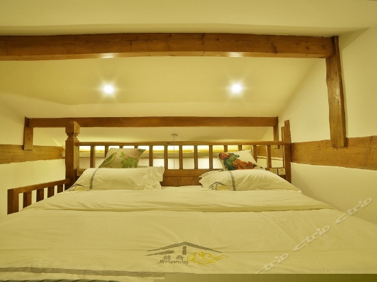 菲羽凝曦复式套房