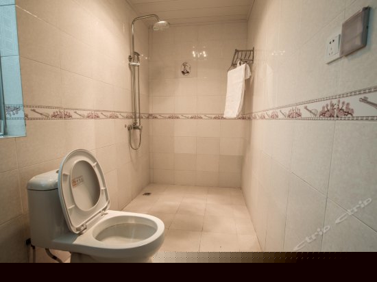 一楼阳光飘窗大床房