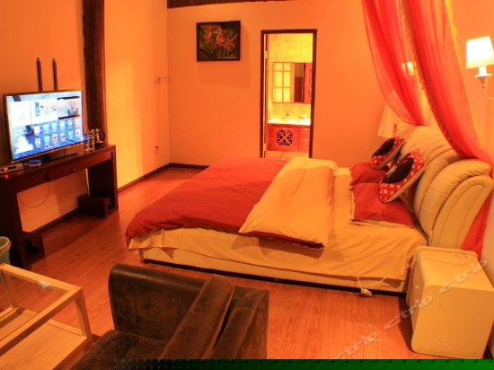 二楼豪华欧式大床房