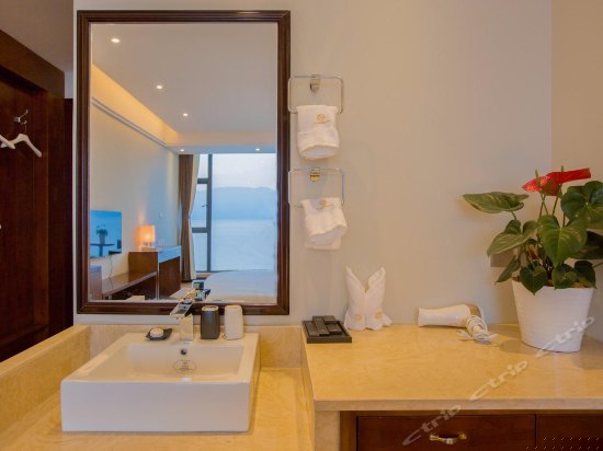 长亭晚海景大床房