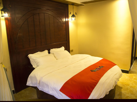 豪华江景圆床房