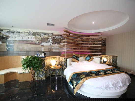 水晶之恋圆床房