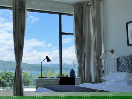 高级海景阳台大床房