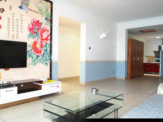 28 楼阳台海景豪华套房三卧室二卫