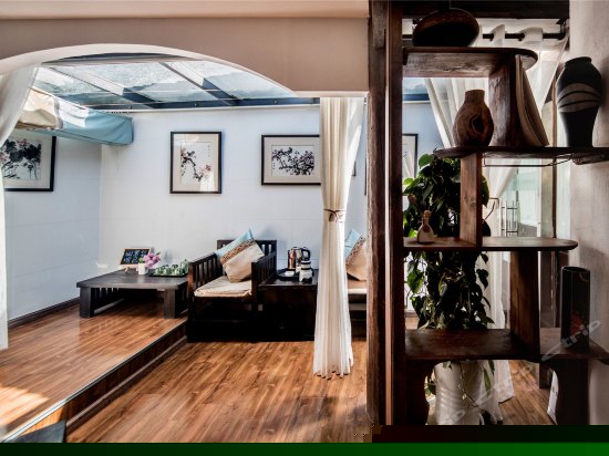 新妆蜜月圆床房