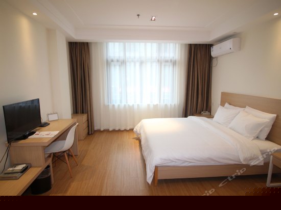 高级特大床优选商务房