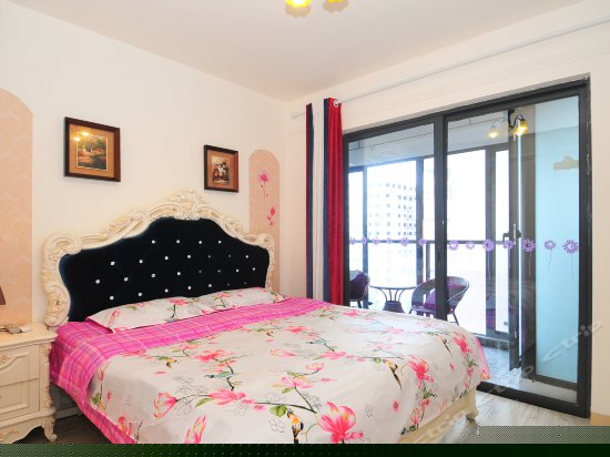 美景阳台独卫大床房