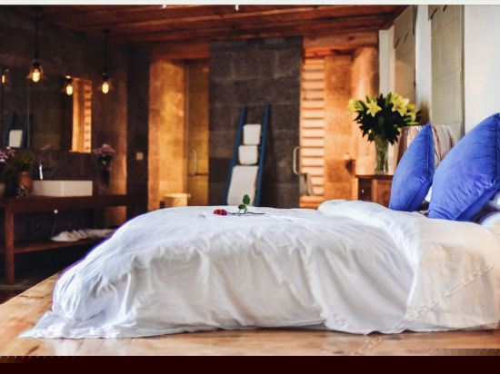 S202宽面海景露台家庭套房