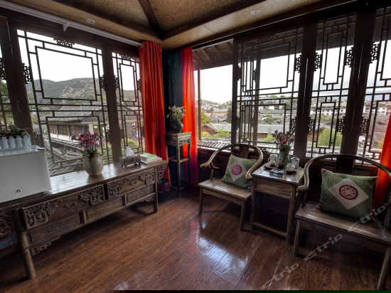 观景至尊绣床房