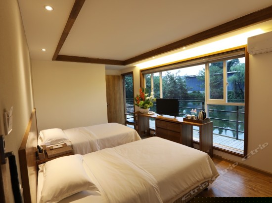 湖景双床房