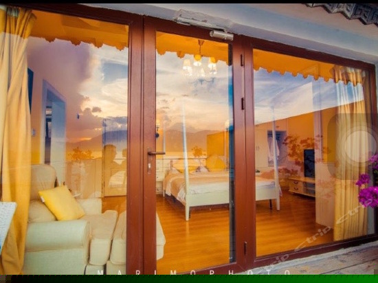 滨水露天浴缸海景房