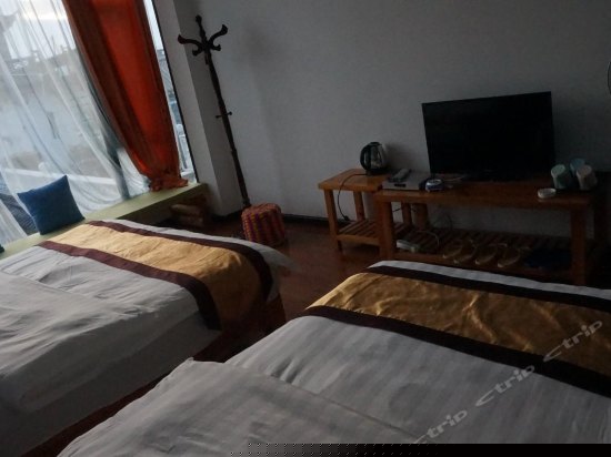 三楼观景家庭房