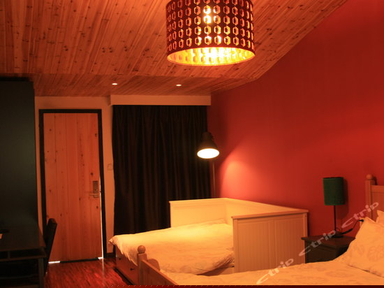 A1浪漫风情家庭大床房