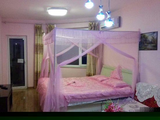 粉色浪漫大床房