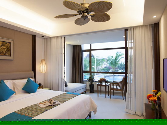 豪华泳池大床房