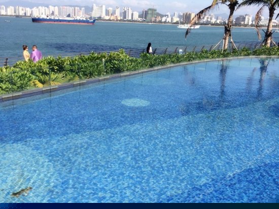 室外游泳池