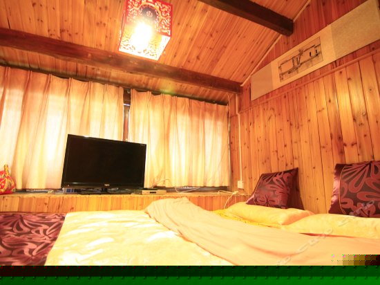 高粱蜜月大床房