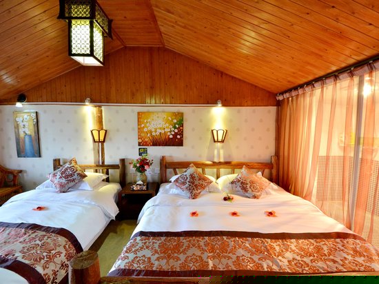 义尚温馨家庭房