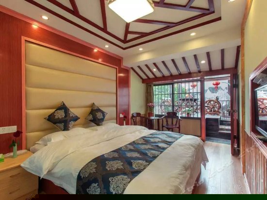 88临河阳台大床房