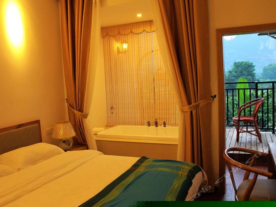 山水豪华大床房