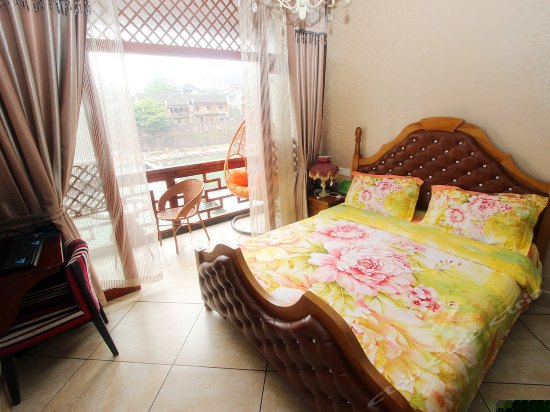 临江阳台大床房