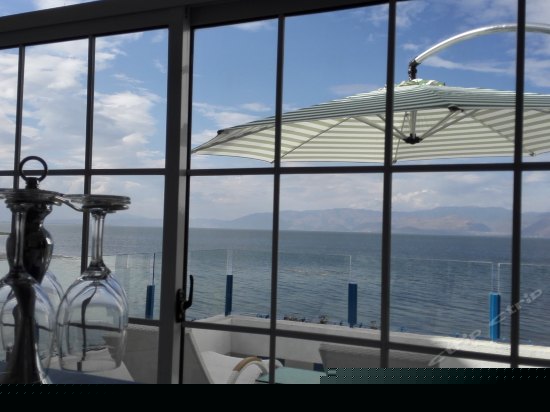 豪华海景带小酒吧露台大床房209