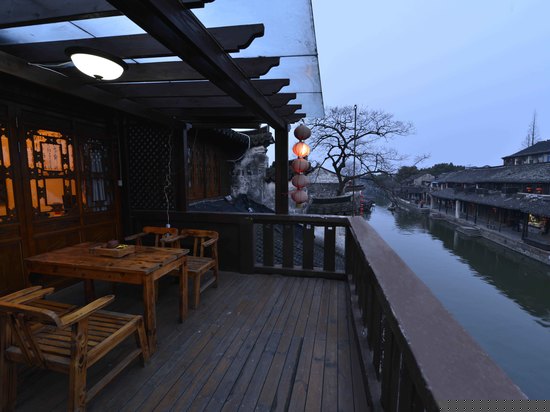 临水阳台大床房