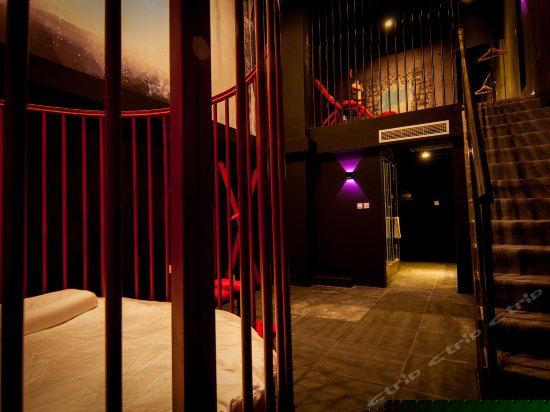 双人监狱主题房