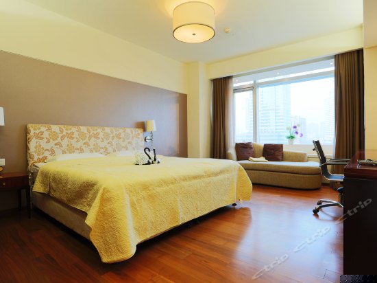 豪华河景大床房